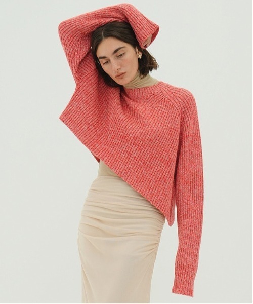 CLANE（クラネ）の「ASYMMETRY WIDE SHORT KNIT TOPS（ニット/セーター・レディース・レッド/ブラック/アイボリー・1/2）」の3枚目の写真