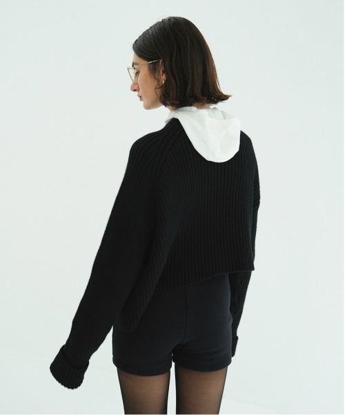 CLANE（クラネ）の「ASYMMETRY WIDE SHORT KNIT TOPS（ニット/セーター・レディース・レッド/ブラック/アイボリー・1/2）」の6枚目の写真