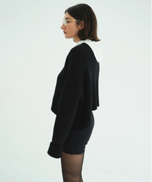CLANE（クラネ）の「ASYMMETRY WIDE SHORT KNIT TOPS（ニット/セーター・レディース・レッド/ブラック/アイボリー・1/2）」の5枚目の写真