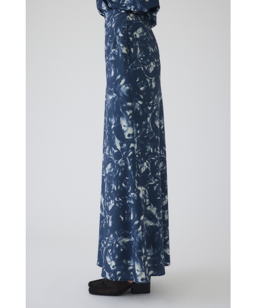 RIM.ARK(リムアーク)の「Air turbulence painting skirt エアタービュランス ペインティングスカート(スカート・レディース・ライトブルー/ネイビー・38/36)」の17枚目の写真