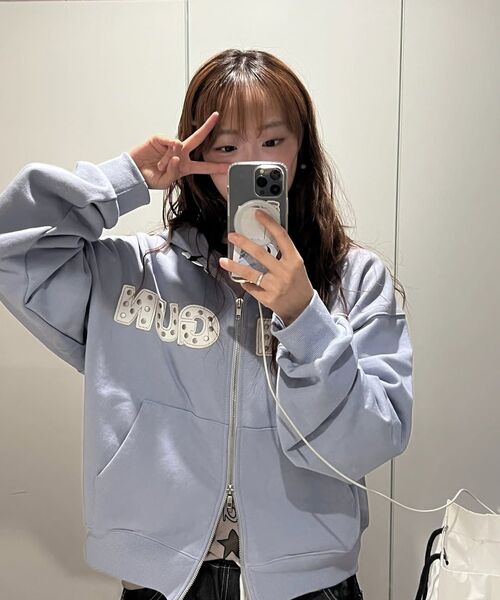 CRIGUN(クリガン)の「APPLIQUE RIVET ZIP UP HOODIE SKY BLUE(パーカー・レディース・スカイブルー・WS/MEDIUM/LARGE/X-LARGE)」の6枚目の写真