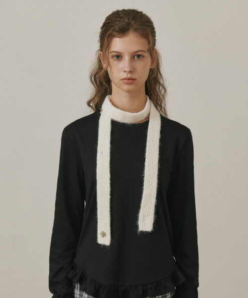 BELLOL（ベロエル）の「Ruffle soft round neck T-shirt BLACK（Tシャツ/カットソー・レディース・その他・FREE）」の2枚目の写真