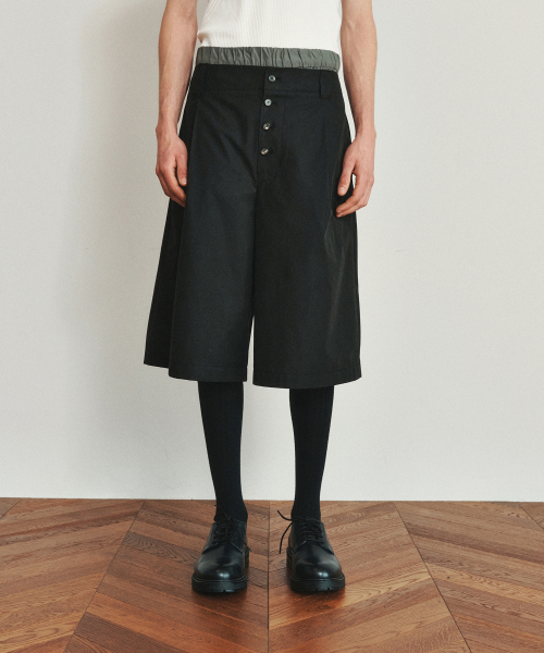 HEUTE(ホイテ)の「COLE BERMUDA SHORTS (BLACK)(その他パンツ・メンズ・ブラック・M/L)」の1枚目の写真