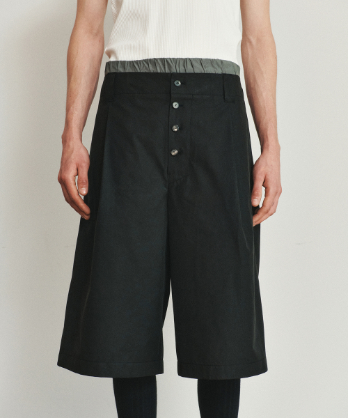 HEUTE(ホイテ)の「COLE BERMUDA SHORTS (BLACK)(その他パンツ・メンズ・ブラック・M/L)」の4枚目の写真