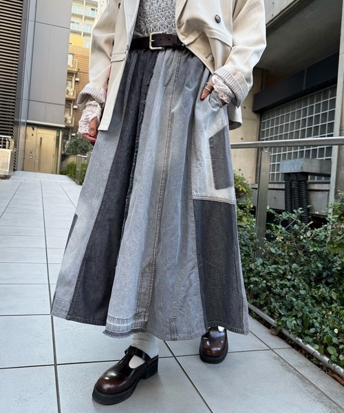 DOUBLE NAME（ダブルネーム）の「リメイク風パッチワークデニムスカート（スカート・レディース・インディゴブルー/ブラック・FREE）」の12枚目の写真