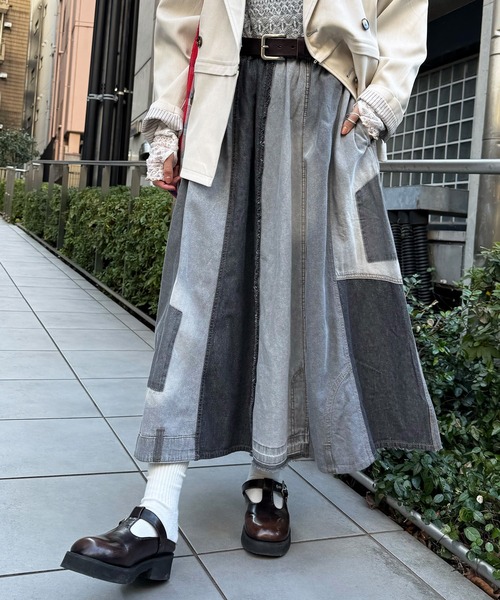 DOUBLE NAME（ダブルネーム）の「リメイク風パッチワークデニムスカート（スカート・レディース・インディゴブルー/ブラック・FREE）」の3枚目の写真