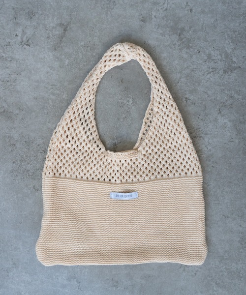 SHE HER HER HERS(シーハーハーハーズ)の「トライアングルニットバッグ(トートバッグ・レディース・ブラウン/チャコールグレー/アイボリー・FREE)」の9枚目の写真