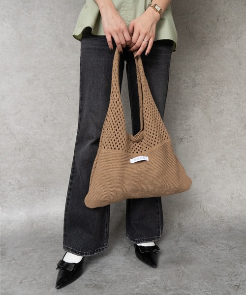 SHE HER HER HERS(シーハーハーハーズ)の「トライアングルニットバッグ(トートバッグ・レディース・ブラウン/チャコールグレー/アイボリー・FREE)」の12枚目の写真