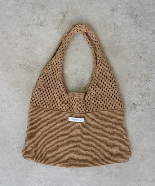 SHE HER HER HERS(シーハーハーハーズ)の「トライアングルニットバッグ(トートバッグ・レディース・ブラウン/チャコールグレー/アイボリー・FREE)」の13枚目の写真