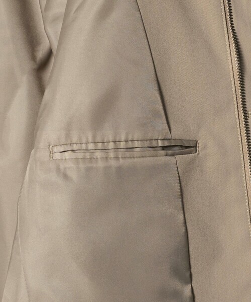 A DAY IN THE LIFE UNITED ARROWS(アデイインザライフユナイテッドアローズ)の「ラミネート フーデッド コート-撥水・防風-<A DAY IN THE LIFE>(その他アウター・メンズ・ベージュ/ネイビー・L/S/M)」の14枚目の写真