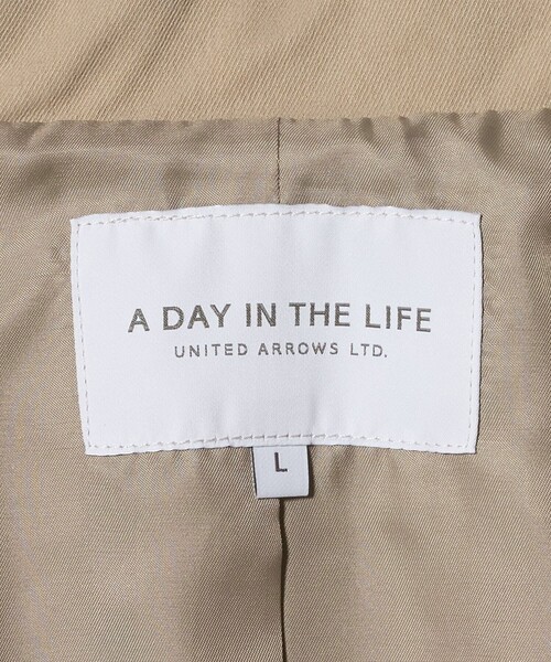 A DAY IN THE LIFE UNITED ARROWS(アデイインザライフユナイテッドアローズ)の「ラミネート フーデッド コート-撥水・防風-<A DAY IN THE LIFE>(その他アウター・メンズ・ベージュ/ネイビー・L/S/M)」の6枚目の写真