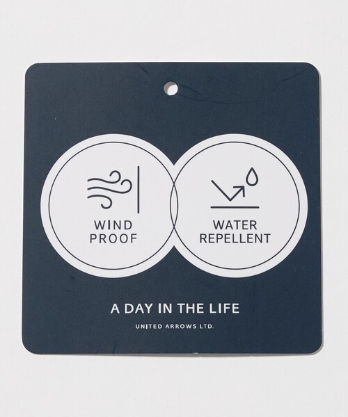 A DAY IN THE LIFE UNITED ARROWS(アデイインザライフユナイテッドアローズ)の「ラミネート フーデッド コート-撥水・防風-<A DAY IN THE LIFE>(その他アウター・メンズ・ベージュ/ネイビー・L/S/M)」の4枚目の写真