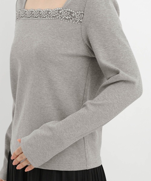 Andemiu(アンデミュウ)の「スクエアレースネックカットソー645355(Tシャツ/カットソー・レディース・オフホワイト/ブラック/グレー・FREE)」の21枚目の写真