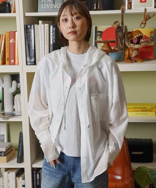 FFEIN(フェイン)の「【FFEIN(フェイン)】シアー両ポケットフードシャツシャツ /レディース シアー シャツ 長袖 ワンポイント 刺繍 レイヤード ポケット(シャツ/ブラウス・レディース・ホワイト/ブラック/イエロー・FREE)」の1枚目の写真