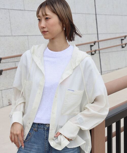 FFEIN(フェイン)の「【FFEIN(フェイン)】シアー両ポケットフードシャツシャツ /レディース シアー シャツ 長袖 ワンポイント 刺繍 レイヤード ポケット(シャツ/ブラウス・レディース・ホワイト/ブラック/イエロー・FREE)」の4枚目の写真