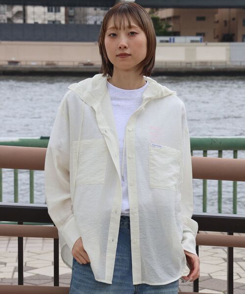 FFEIN(フェイン)の「【FFEIN(フェイン)】シアー両ポケットフードシャツシャツ /レディース シアー シャツ 長袖 ワンポイント 刺繍 レイヤード ポケット(シャツ/ブラウス・レディース・ホワイト/ブラック/イエロー・FREE)」の5枚目の写真