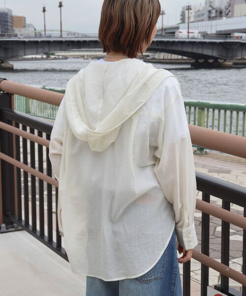 FFEIN(フェイン)の「【FFEIN(フェイン)】シアー両ポケットフードシャツシャツ /レディース シアー シャツ 長袖 ワンポイント 刺繍 レイヤード ポケット(シャツ/ブラウス・レディース・ホワイト/ブラック/イエロー・FREE)」の7枚目の写真