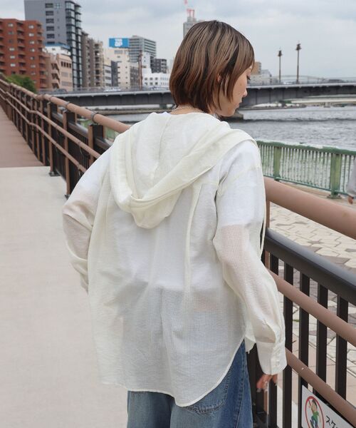FFEIN(フェイン)の「【FFEIN(フェイン)】シアー両ポケットフードシャツシャツ /レディース シアー シャツ 長袖 ワンポイント 刺繍 レイヤード ポケット(シャツ/ブラウス・レディース・ホワイト/ブラック/イエロー・FREE)」の8枚目の写真
