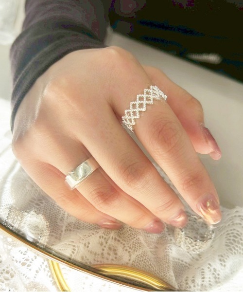 IMARI(イマリ)の「【 IMARI / イマリ 】 メタル レース デザイン ワイド リング(リング・レディース・シルバー/ゴールド/シルバー系その他/シルバー系その他2/シルバー系その他4/シルバー系その他3・FREE)」の6枚目の写真