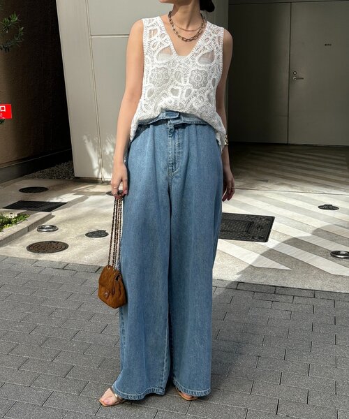 DouDou（ドゥドゥ）の「ウエスト折り返しギャザーデニム（デニムパンツ・レディース・ブルー系その他・36/38）」の2枚目の写真