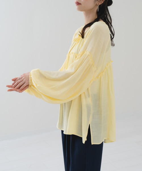 refinedworks(リファインドワークス)の「【refinedworks】春カラー の シアー ギャザー ブラウス(シャツ/ブラウス・レディース・イエロー/ブルー/チャコールグレー・FREE)」の8枚目の写真