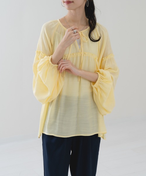 refinedworks(リファインドワークス)の「【refinedworks】春カラー の シアー ギャザー ブラウス(シャツ/ブラウス・レディース・イエロー/ブルー/チャコールグレー・FREE)」の9枚目の写真