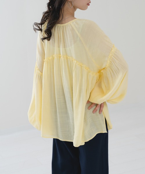 refinedworks(リファインドワークス)の「【refinedworks】春カラー の シアー ギャザー ブラウス(シャツ/ブラウス・レディース・イエロー/ブルー/チャコールグレー・FREE)」の11枚目の写真