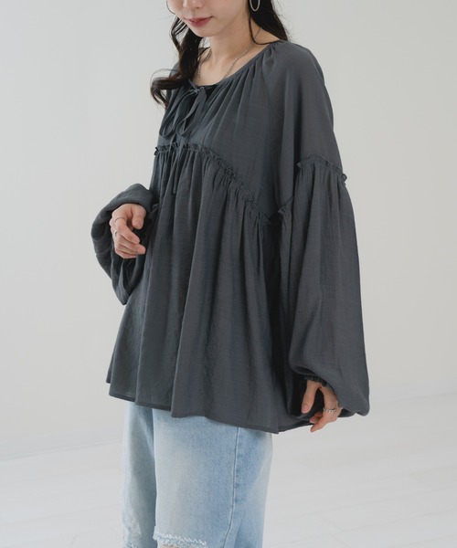 refinedworks(リファインドワークス)の「【refinedworks】春カラー の シアー ギャザー ブラウス(シャツ/ブラウス・レディース・イエロー/ブルー/チャコールグレー・FREE)」の12枚目の写真