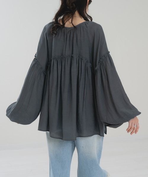 refinedworks(リファインドワークス)の「【refinedworks】春カラー の シアー ギャザー ブラウス(シャツ/ブラウス・レディース・イエロー/ブルー/チャコールグレー・FREE)」の15枚目の写真