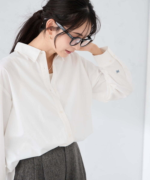 a.v.v（アーヴェヴェ）の「【シワになりにくい】ベーシックシャツ（シャツ/ブラウス・レディース・ホワイト/ライトピンク/ダークインディゴブルー/ネイビー・36/40/38/42/34）」の2枚目の写真