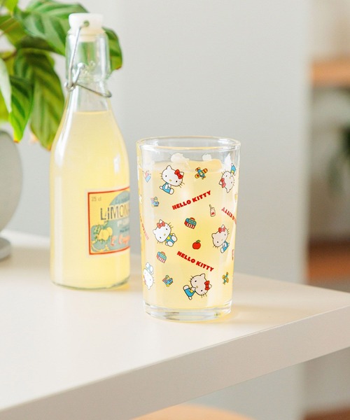 Me%（ミィパーセント）の「【HELLO KITTY】ガラスコップ　635199（食器・レディース・レッド/ゴールド/ブラック・FREE）」の2枚目の写真