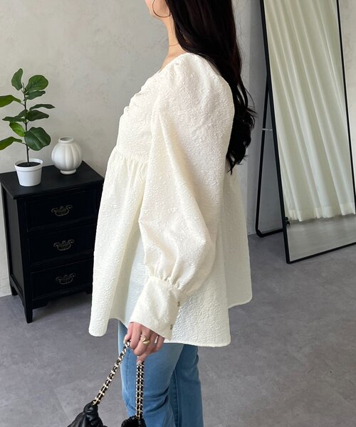 prose verse（プロズヴェール）の「フロントシャーリングパフスリーブジャガードペプラムブラウス（シャツ/ブラウス・レディース・ブラック/サックスブルー/アイボリー・MEDIUM/LARGE）」の9枚目の写真