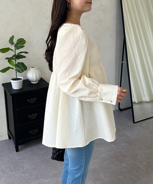 prose verse（プロズヴェール）の「フロントシャーリングパフスリーブジャガードペプラムブラウス（シャツ/ブラウス・レディース・ブラック/サックスブルー/アイボリー・MEDIUM/LARGE）」の12枚目の写真