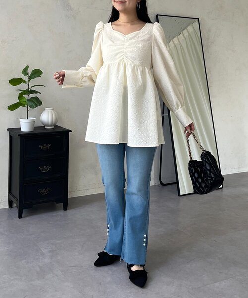 prose verse（プロズヴェール）の「フロントシャーリングパフスリーブジャガードペプラムブラウス（シャツ/ブラウス・レディース・ブラック/サックスブルー/アイボリー・MEDIUM/LARGE）」の15枚目の写真