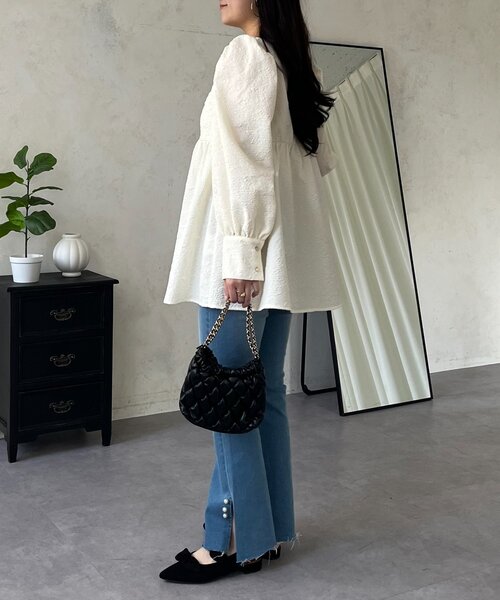 prose verse（プロズヴェール）の「フロントシャーリングパフスリーブジャガードペプラムブラウス（シャツ/ブラウス・レディース・ブラック/サックスブルー/アイボリー・MEDIUM/LARGE）」の16枚目の写真