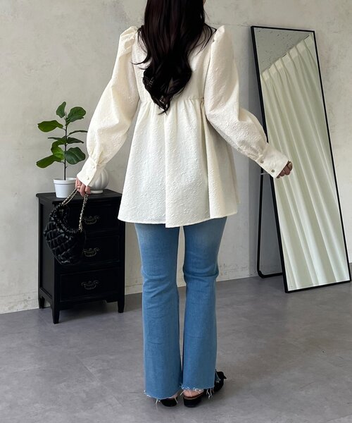 prose verse（プロズヴェール）の「フロントシャーリングパフスリーブジャガードペプラムブラウス（シャツ/ブラウス・レディース・ブラック/サックスブルー/アイボリー・MEDIUM/LARGE）」の19枚目の写真