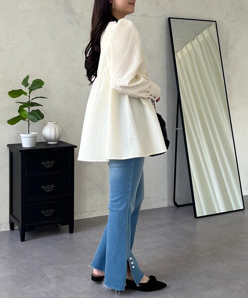 prose verse（プロズヴェール）の「フロントシャーリングパフスリーブジャガードペプラムブラウス（シャツ/ブラウス・レディース・ブラック/サックスブルー/アイボリー・MEDIUM/LARGE）」の21枚目の写真