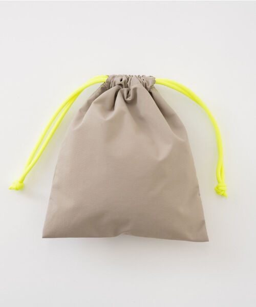 and D. petit main（アンドディープティマイン）の「【撥水】バイカラー巾着（バックパック/リュック・キッズ・ベージュ/ラベンダー/チャコール・F）」の8枚目の写真