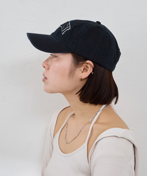 GANNI（ガニー）の「GANNI / ガニー Washed Cotton Canvas Cap  Emb（キャップ・レディース・ブラック・FREE）」の2枚目の写真
