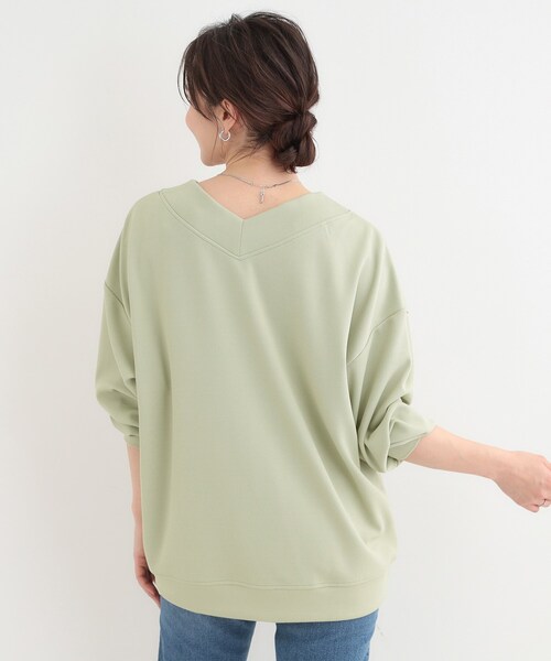 SHOO・LA・RUE（シューラルー）の「【洗濯機可】インせずすっきり見え　優しい雰囲気のVネックトップス（Tシャツ/カットソー・レディース・ライトベージュ/ブラック/グリーン系・03/02）」の9枚目の写真