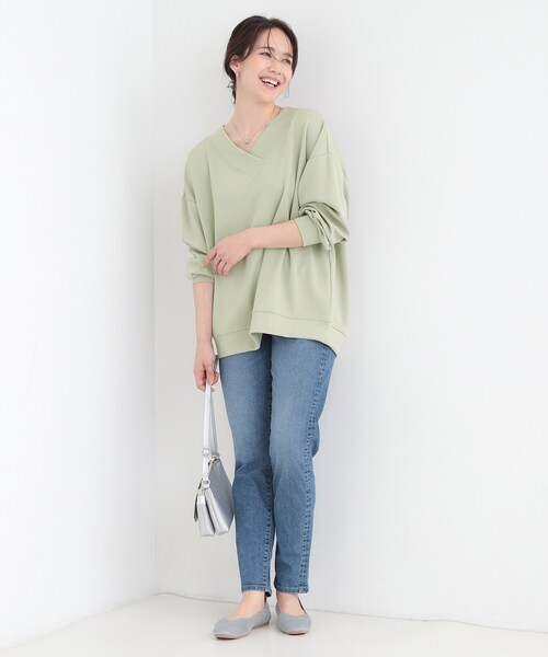 SHOO・LA・RUE（シューラルー）の「【洗濯機可】インせずすっきり見え　優しい雰囲気のVネックトップス（Tシャツ/カットソー・レディース・ライトベージュ/ブラック/グリーン系・03/02）」の10枚目の写真