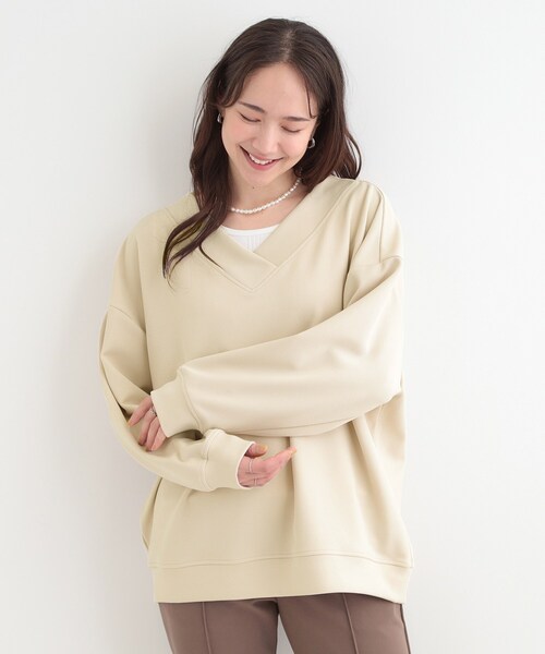 SHOO・LA・RUE（シューラルー）の「【洗濯機可】インせずすっきり見え　優しい雰囲気のVネックトップス（Tシャツ/カットソー・レディース・ライトベージュ/ブラック/グリーン系・03/02）」の12枚目の写真