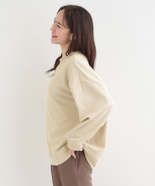 SHOO・LA・RUE（シューラルー）の「【洗濯機可】インせずすっきり見え　優しい雰囲気のVネックトップス（Tシャツ/カットソー・レディース・ライトベージュ/ブラック/グリーン系・03/02）」の13枚目の写真