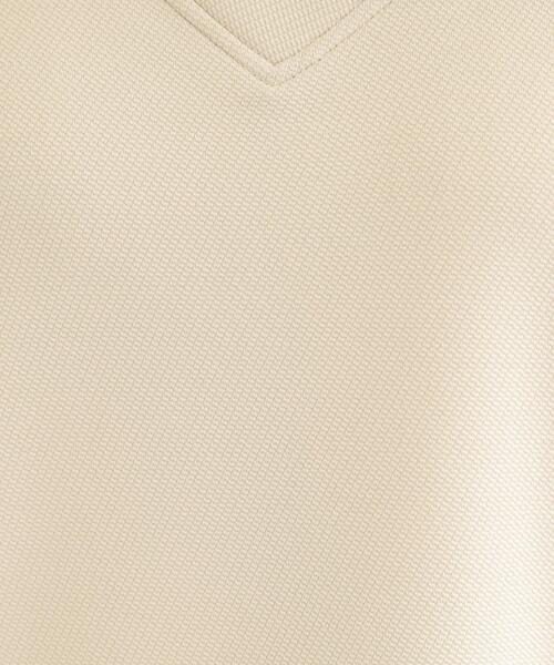 SHOO・LA・RUE（シューラルー）の「【洗濯機可】インせずすっきり見え　優しい雰囲気のVネックトップス（Tシャツ/カットソー・レディース・ライトベージュ/ブラック/グリーン系・03/02）」の15枚目の写真