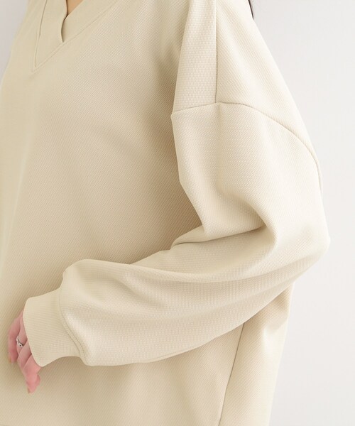 SHOO・LA・RUE（シューラルー）の「【洗濯機可】インせずすっきり見え　優しい雰囲気のVネックトップス（Tシャツ/カットソー・レディース・ライトベージュ/ブラック/グリーン系・03/02）」の20枚目の写真