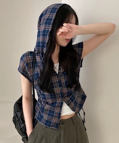 Teem Store(チームストア)の「フード付きサイドギャザーコンパクトチェック柄シアーシャツ(シャツ/ブラウス・レディース・グリーン/ベージュ/ネイビー・F)」の3枚目の写真