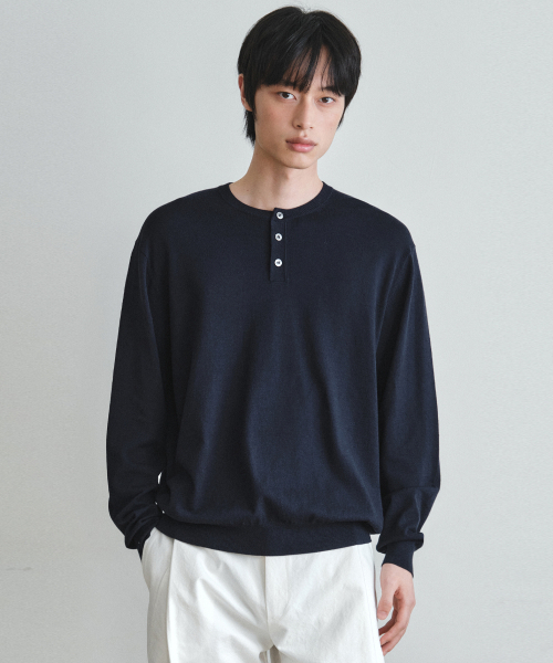 WEDNESDAY OASIS(ウェンズデーオアシス)の「ウォッシャブルミニマルヘンリーネックニット_NAVY(WC26KN21)(ニット/セーター・メンズ・ネイビー・LARGE/X-LARGE/MEDIUM)」の3枚目の写真