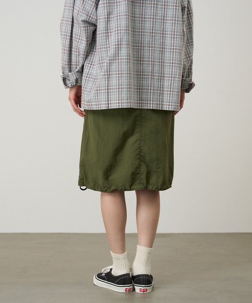 Gramicci(グラミチ)の「NYLON PACKABLE MIDI SKIRT|ナイロンパッカブルミディスカート(スカート・メンズ・ベージュ系その他/ブラック/オリーブ/ネイビー系・L/M/S)」の6枚目の写真