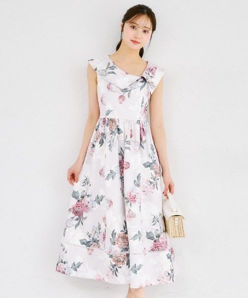 tocco closet(トッコ クローゼット)の「アシンメトリービッグカラーフラワープリントワンピース(ワンピース・レディース・ネイビー/ピンク・M)」の2枚目の写真