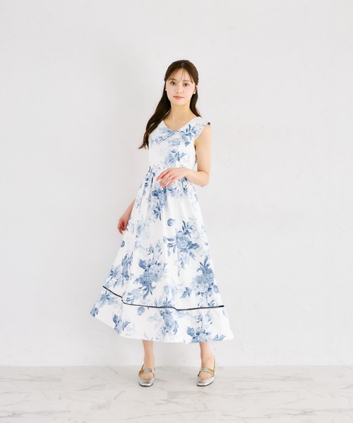 tocco closet(トッコ クローゼット)の「アシンメトリービッグカラーフラワープリントワンピース(ワンピース・レディース・ネイビー/ピンク・M)」の3枚目の写真